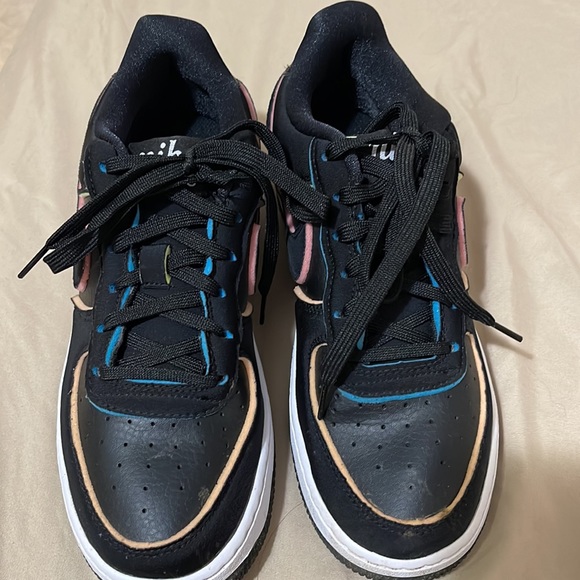 Air Force 1 LV8 - Picture 2 of 2